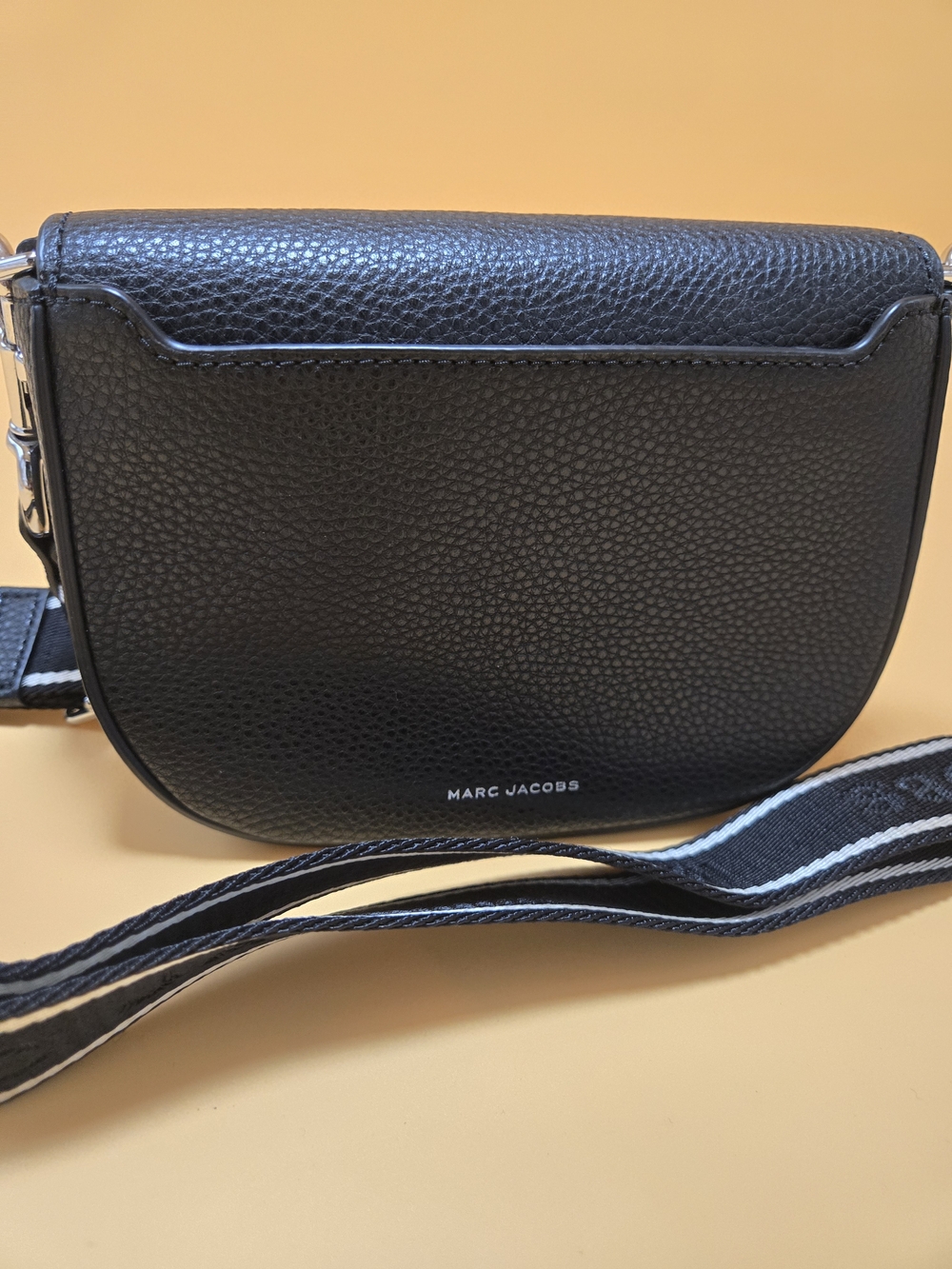 Marc Jacobs Black Leather Crossbody Bag with Branded Strap - Picture 5 of 6